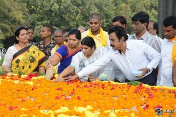 NTR Family Visit to NTR Ghat 2016